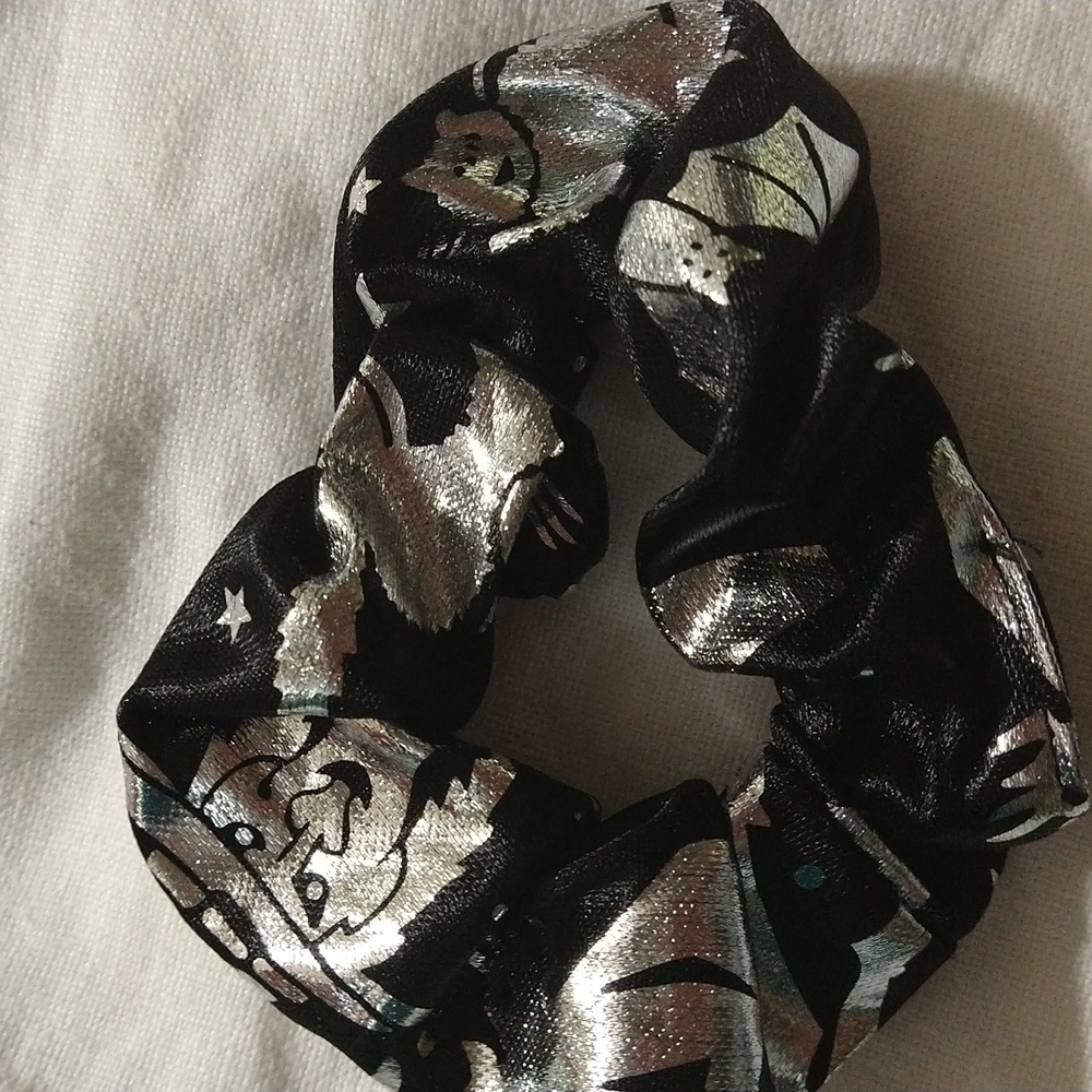 Miscellaneous Hair scrunchies - Picture 3 of 5